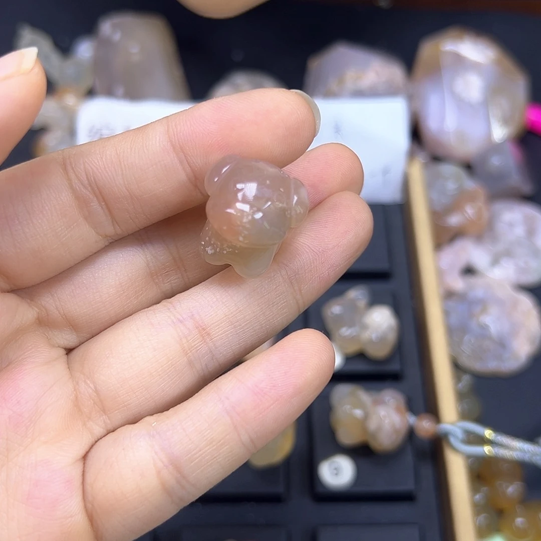 木***y石英质玉未镶嵌颈饰