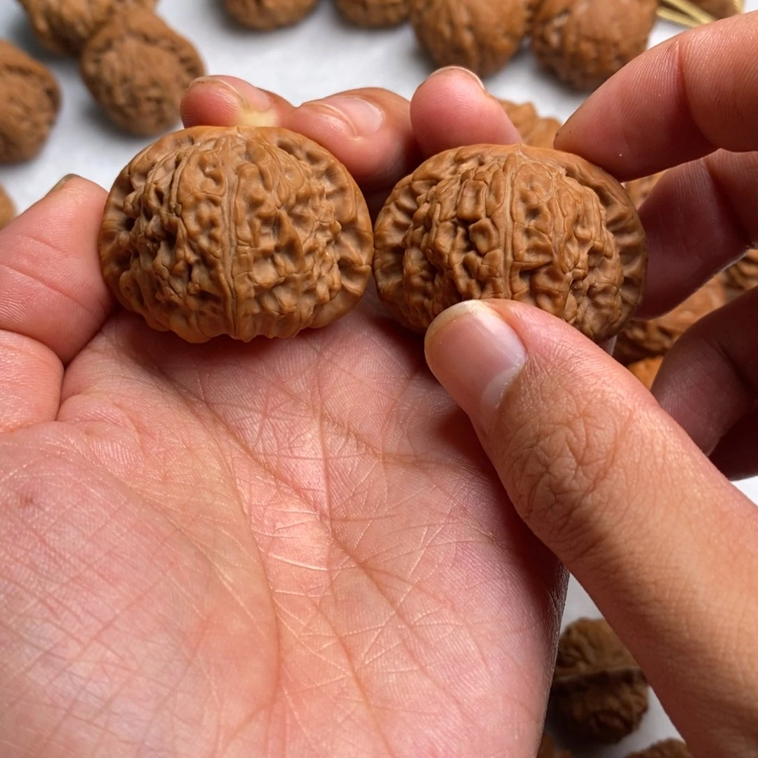 文玩核桃吊坠闷白