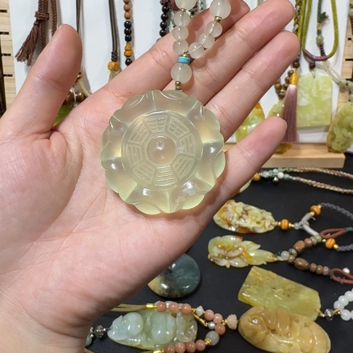 蛇纹石玉未镶嵌颈饰