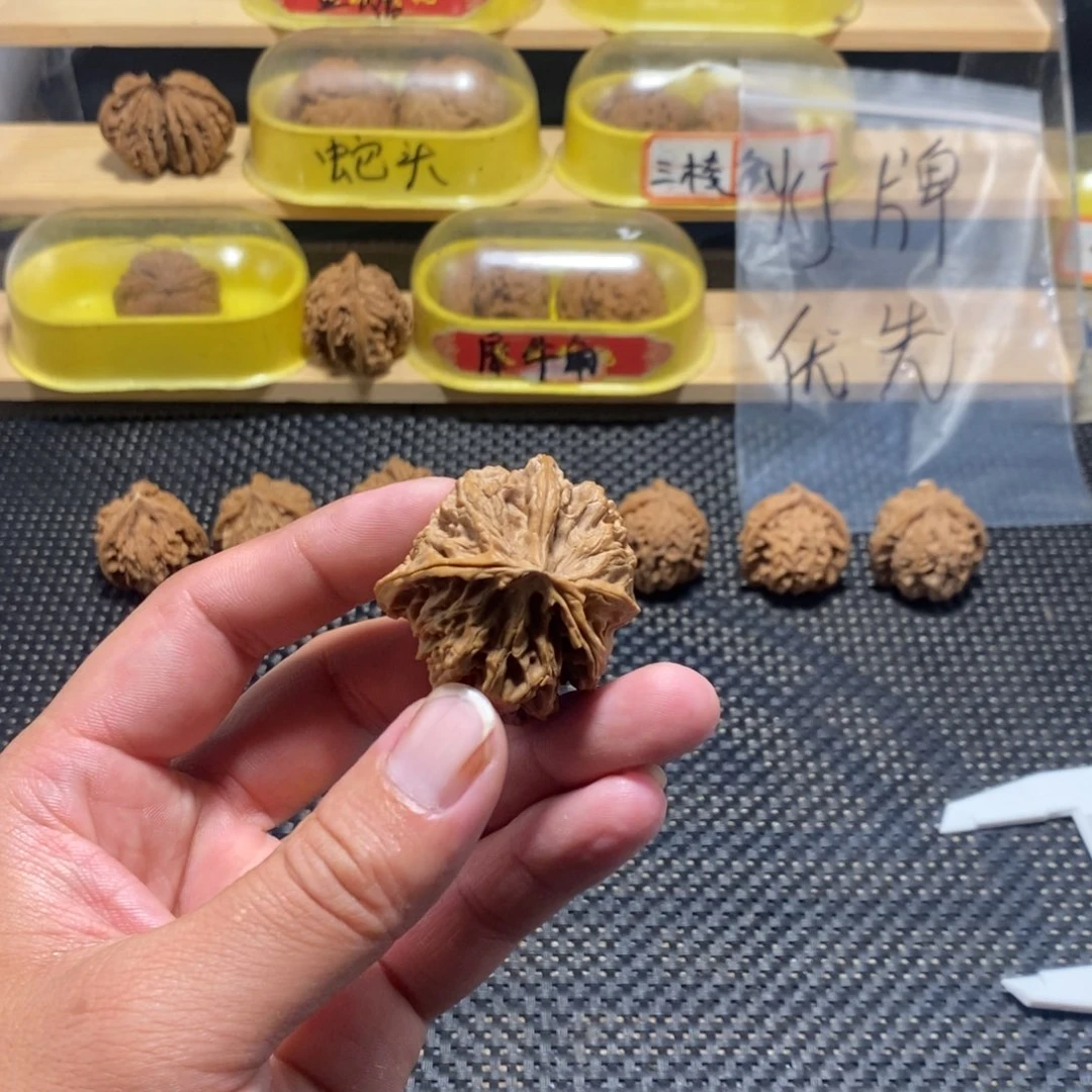 A***A文玩核桃吊坠核桃异形