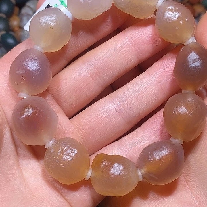 无非金属阿拉善的珠珠串串