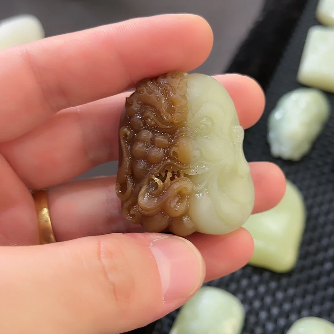 【闪购商品】颈饰未镶嵌和田玉（糖玉）