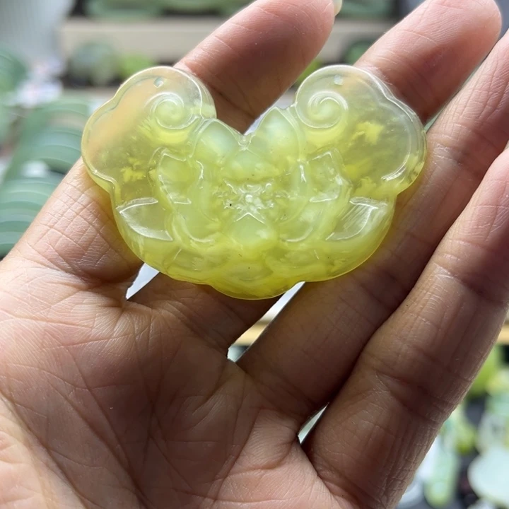 蛇纹石玉未镶嵌手镯1