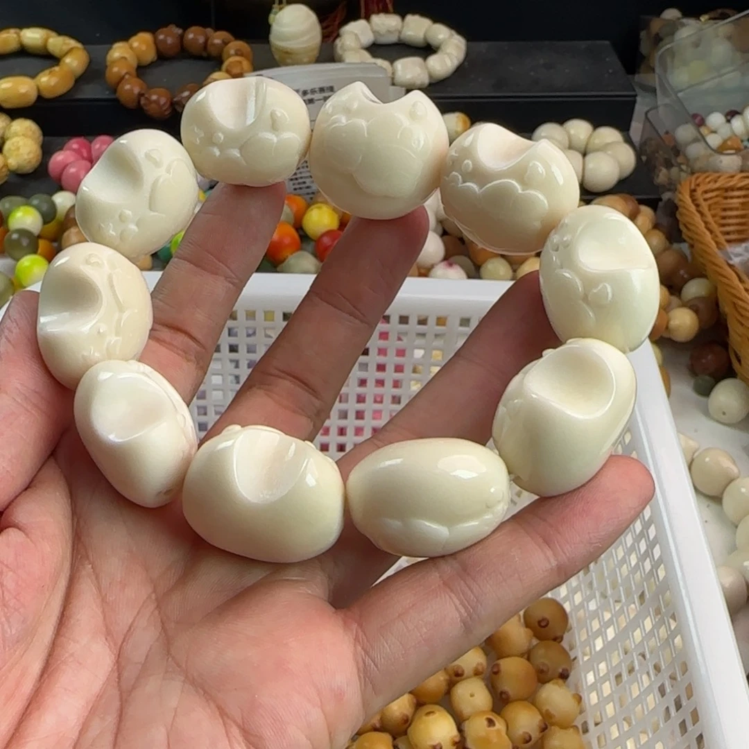 吊坠菩提根/象牙果卡28白色月亮熊手串一条通货（有3颗有孔）