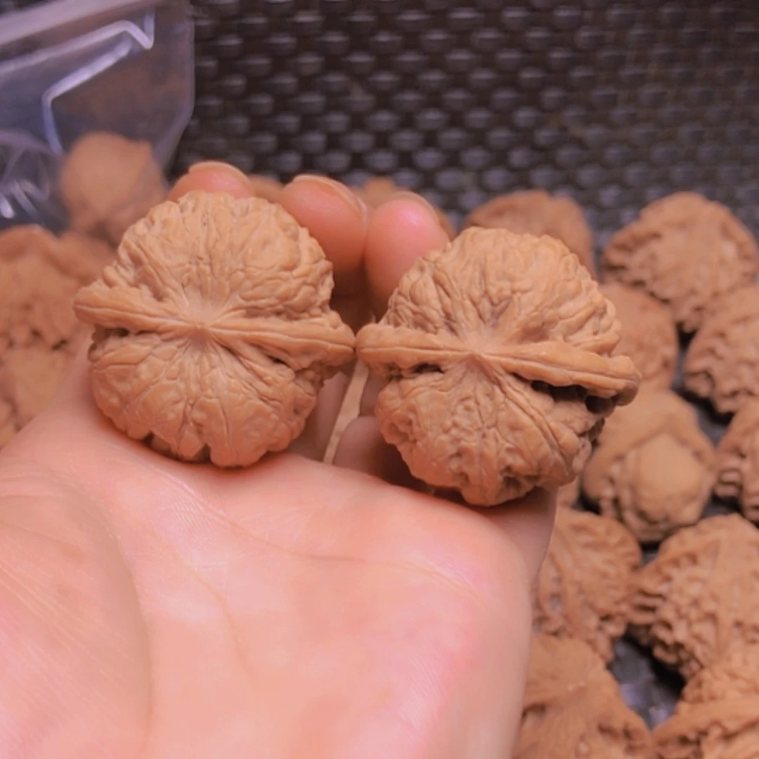 【闪购商品】核桃摆件新果36雨花石