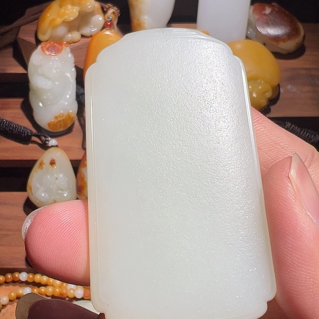 用***9和田玉未镶嵌颈饰