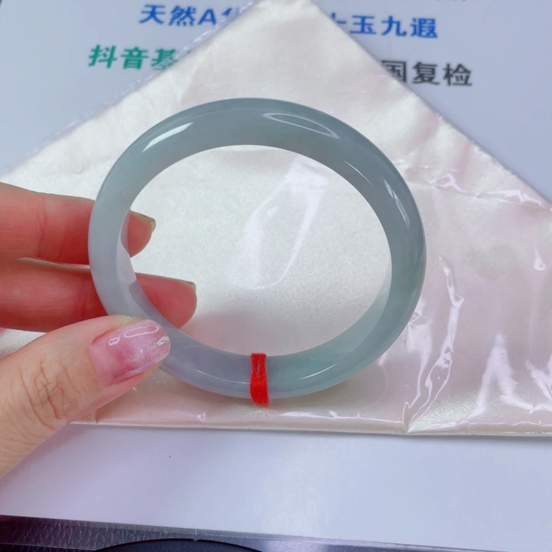 燕***子翡翠手镯未镶嵌天然