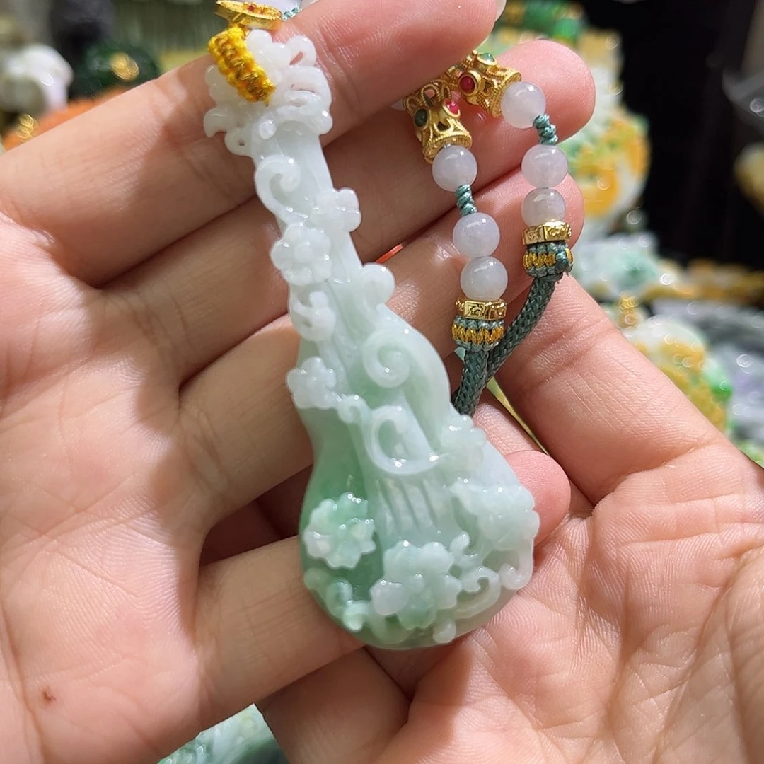 翡翠未镶嵌颈饰待编织