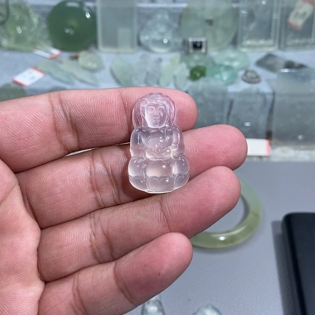 一***人蛇纹石玉未镶嵌颈饰