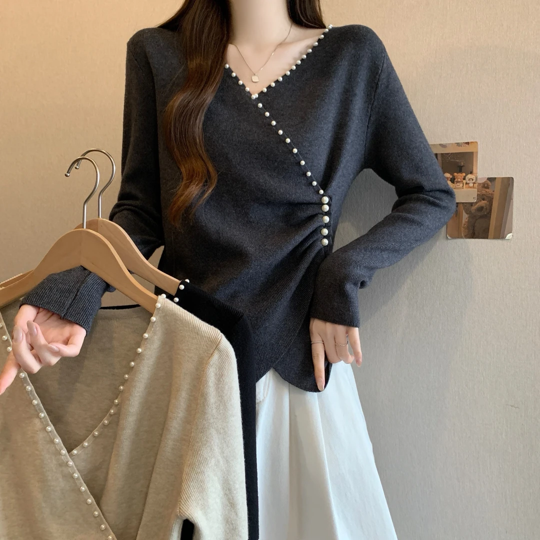 2025大码秋冬法式V领长袖T恤上衣女胖MM温柔风珍珠百搭针织打底衫