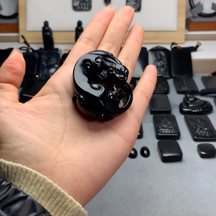 和田玉（墨玉）未镶嵌把件