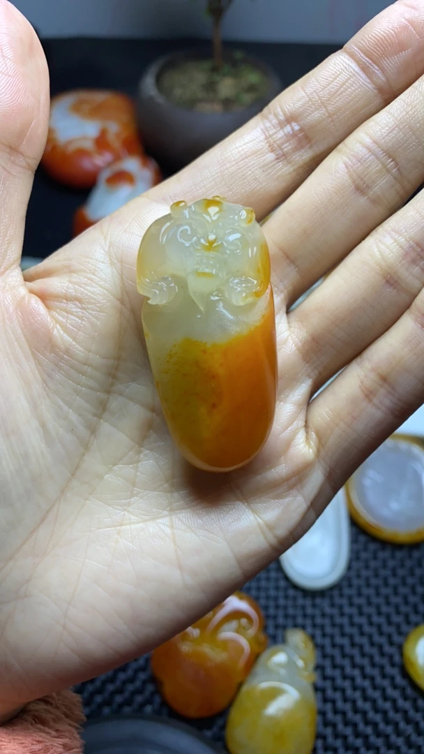 和田玉精美挂件貔貅