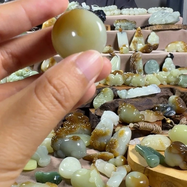 和田玉（糖玉）未镶嵌颈饰
