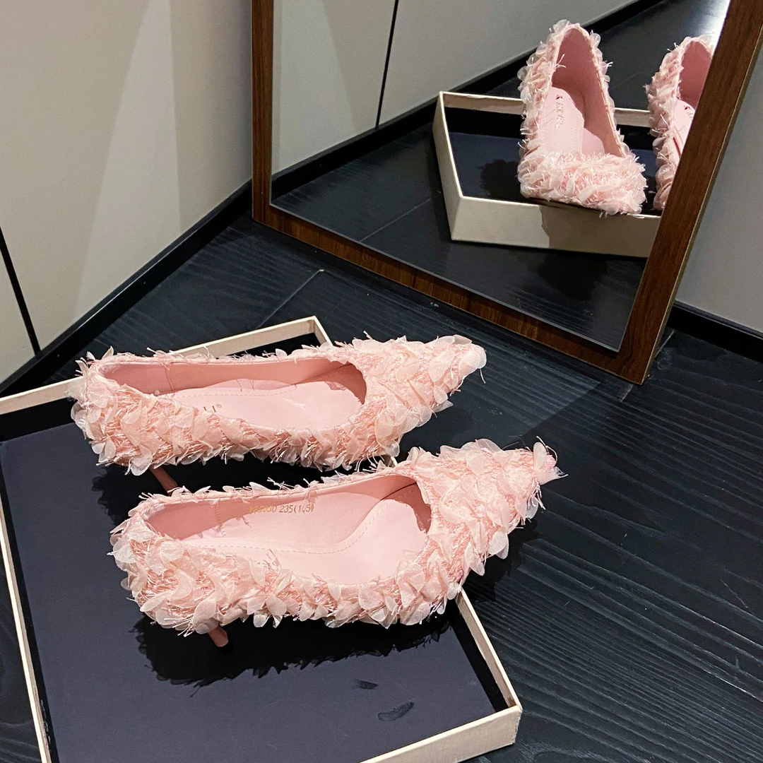 【8公分】2025早春新款小香风气质蕾丝尖头浅口细跟高跟鞋