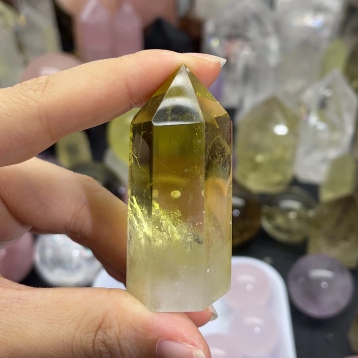 18未镶嵌水晶黄水柱