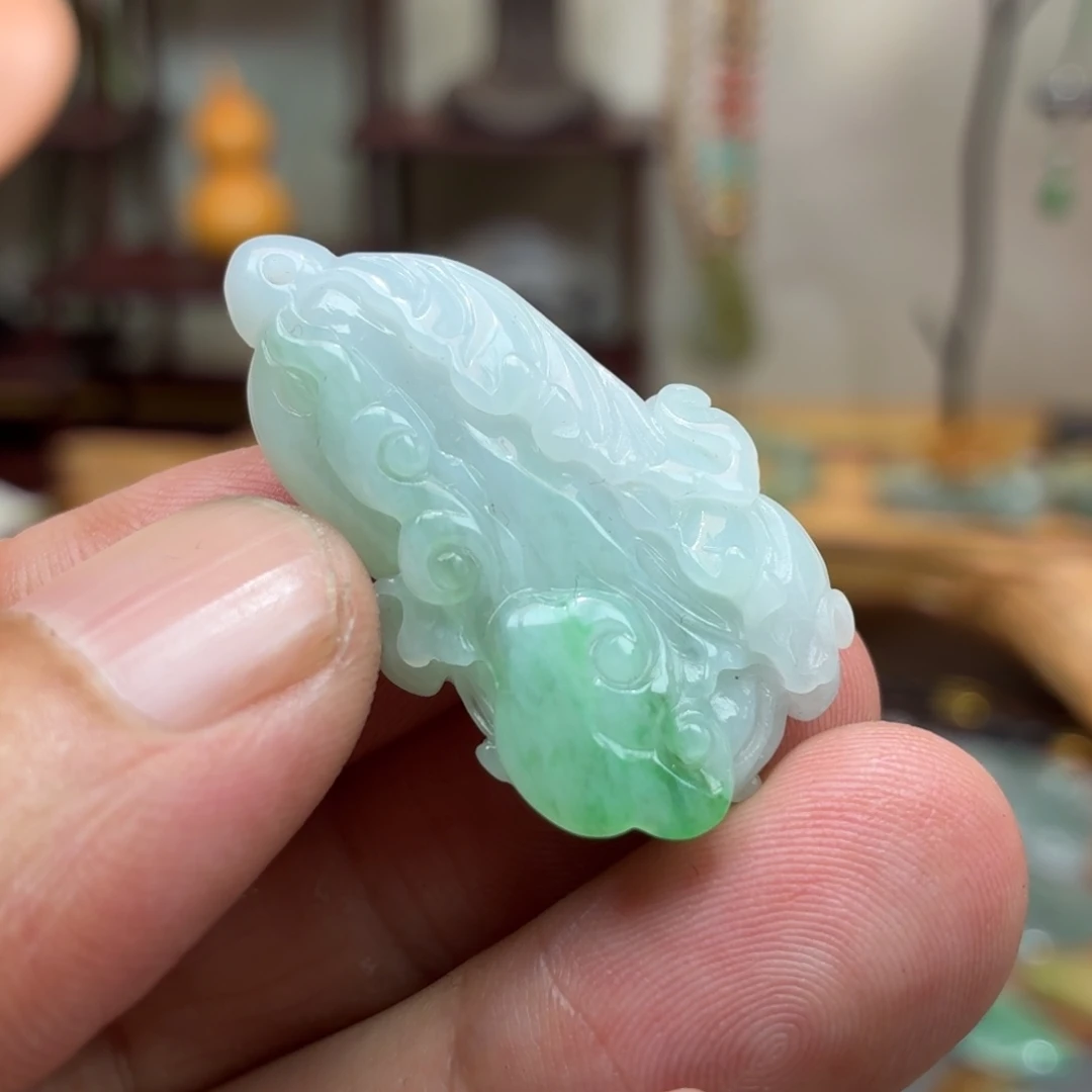 翡翠未镶嵌颈饰百财