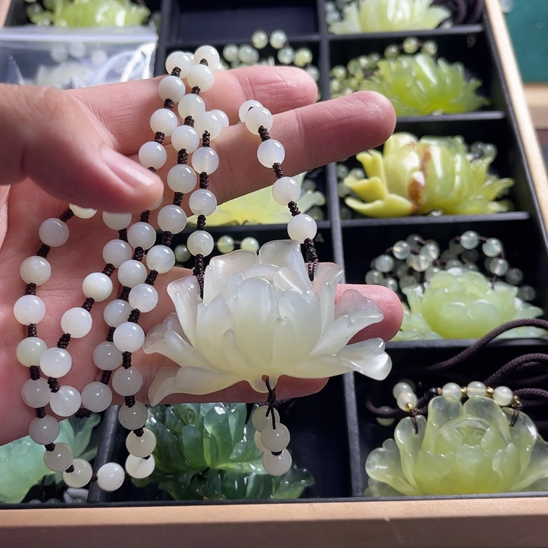 蛇纹石玉未镶嵌颈饰