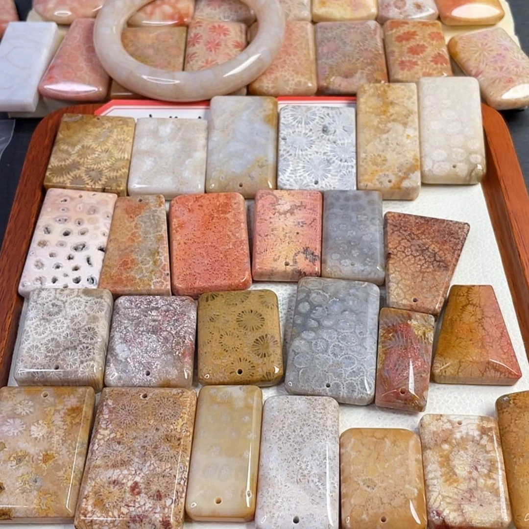 【闪购商品】硅化玉吊坠(赠链)未镶嵌粉*点