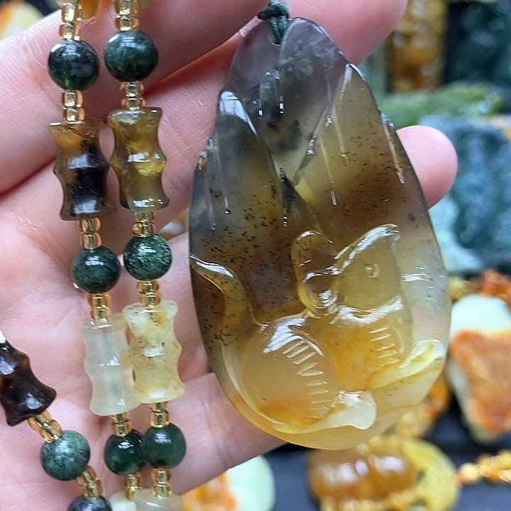 蛇纹石玉未镶嵌颈饰