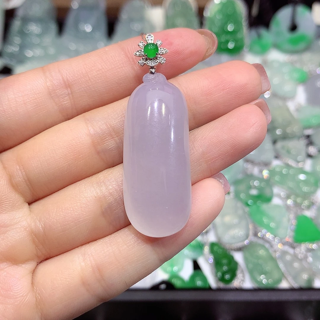 翡翠18K金镶嵌颈饰瓜