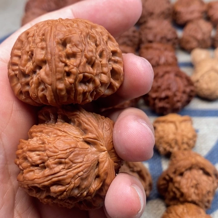 文玩核桃把件越**好核桃