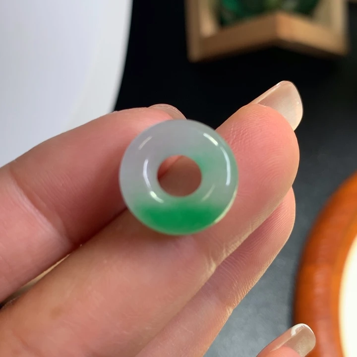 小缅甸翡翠小吊坠