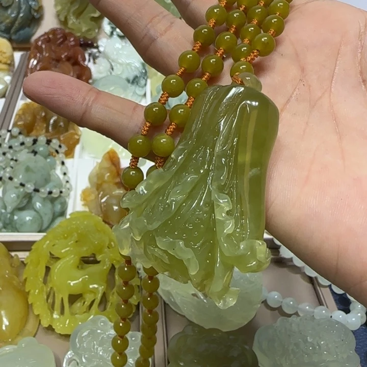 蛇纹石玉吊坠未镶嵌