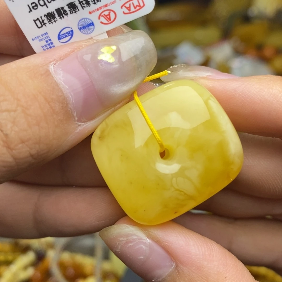 未镶嵌琥珀珠宝奇石