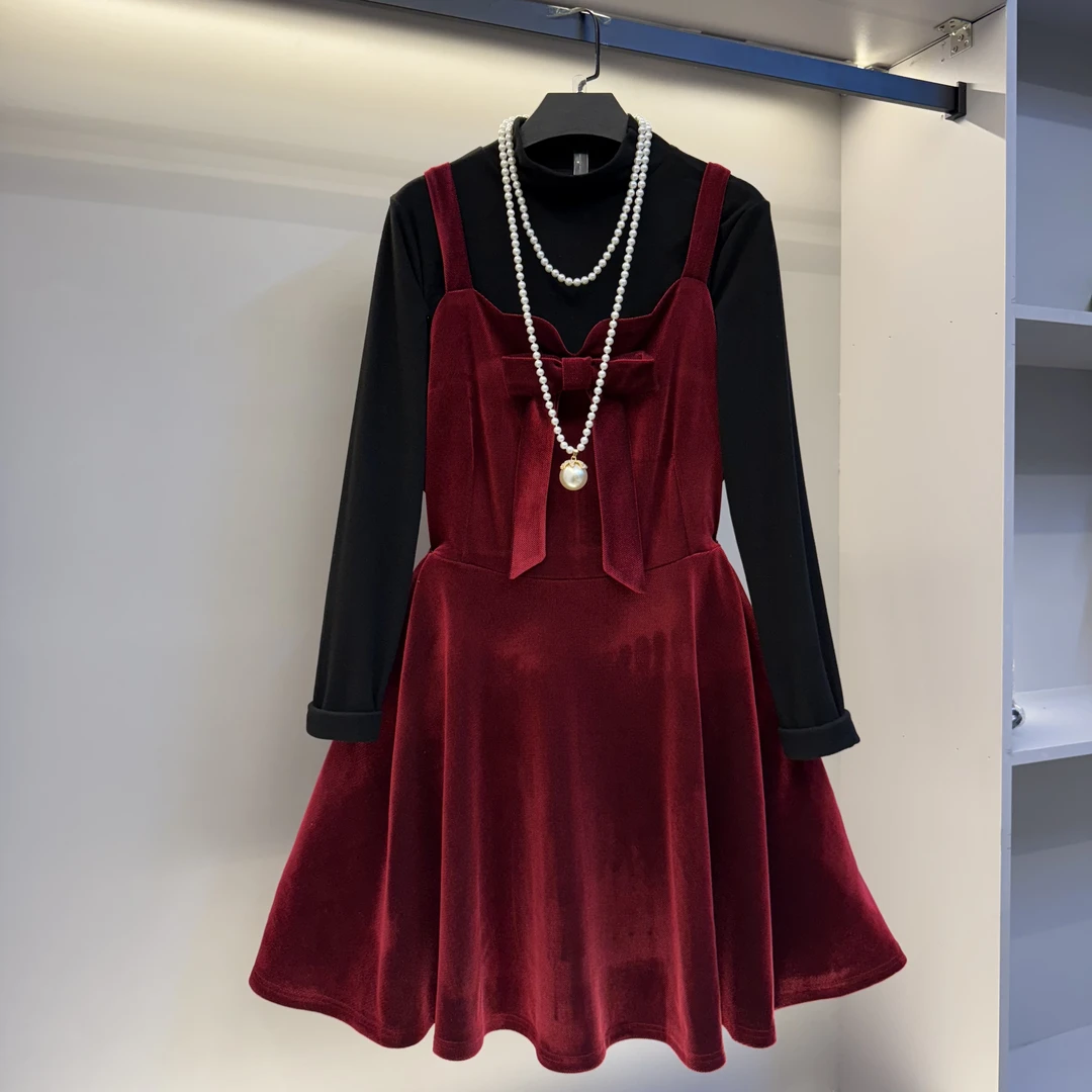 欧货2025新年款蝴蝶结背带裙内搭打底衫显瘦减龄氛围感套裙