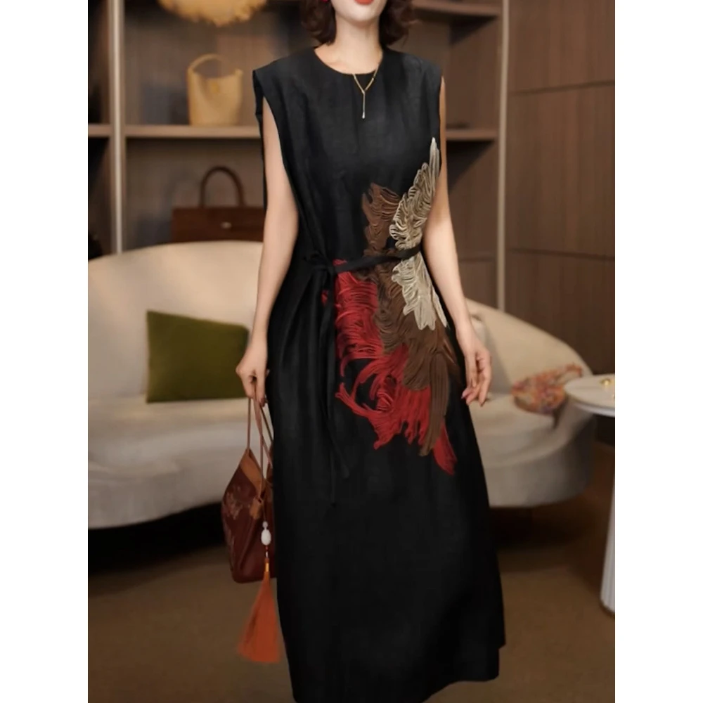 轻奢名媛风绣花圆领连衣裙女2025夏季新款气质减龄绑带收腰A字裙