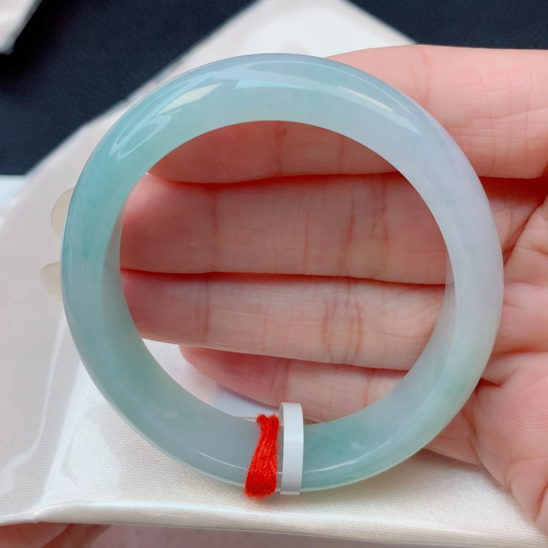 翡翠未镶嵌手镯55.4贵妃 绿底半山水意境