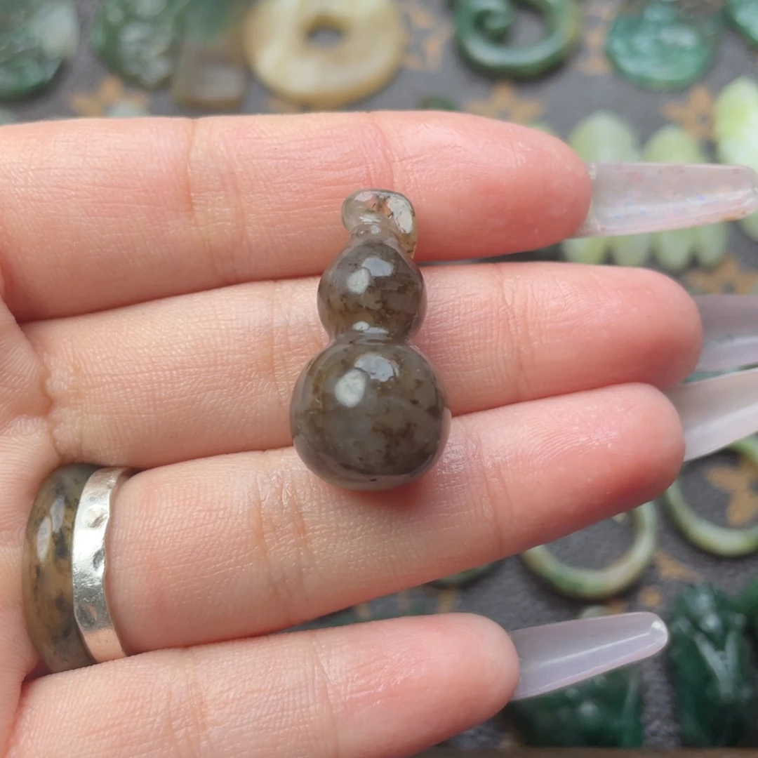 独山玉未镶嵌颈饰