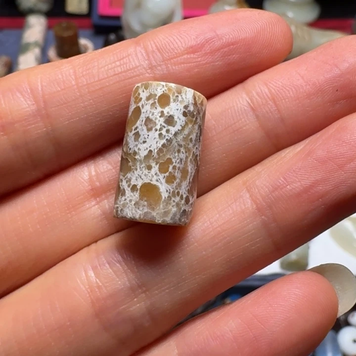 可***啡未镶嵌和田玉（糖玉）挂件
