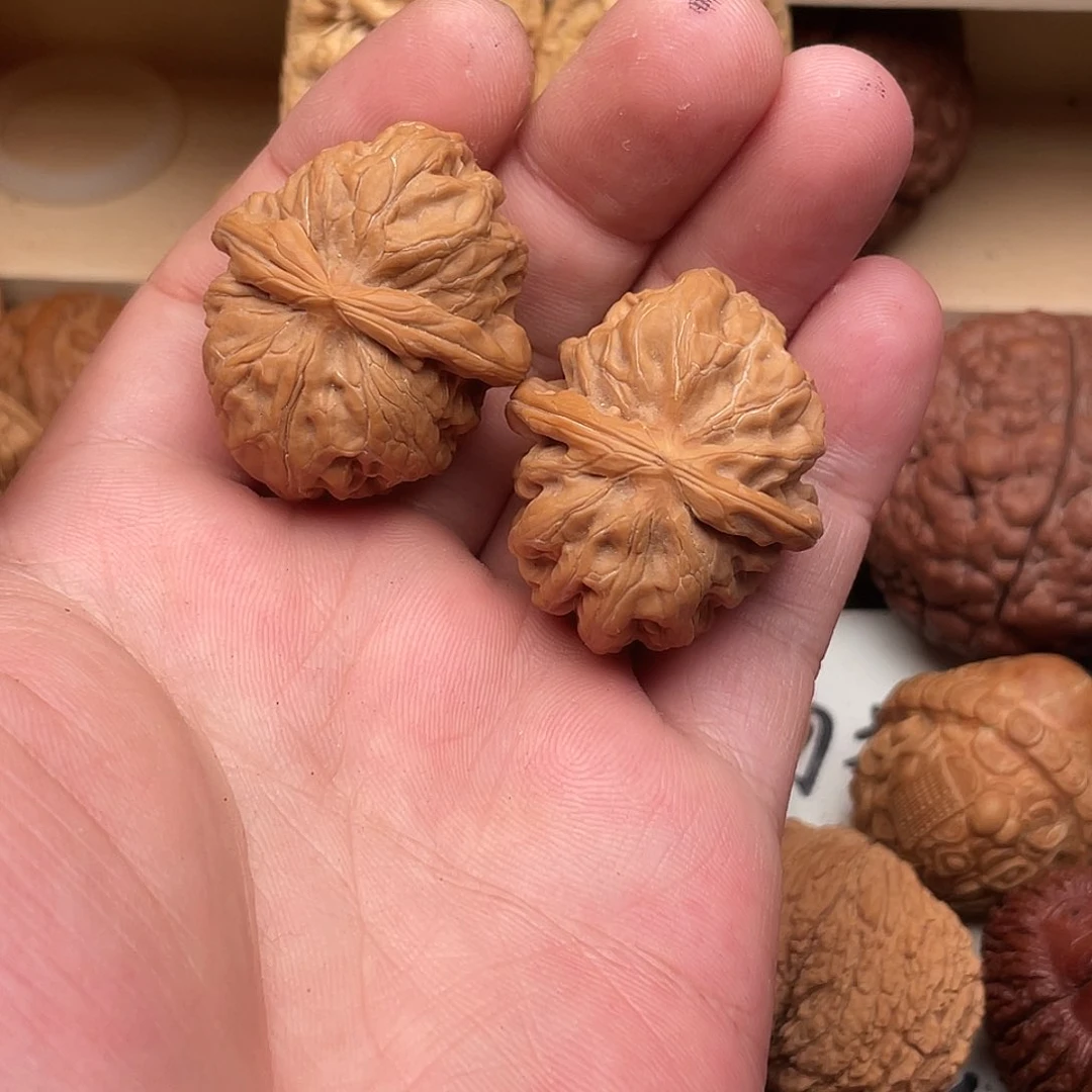 芽***生文玩核桃吊坠方块