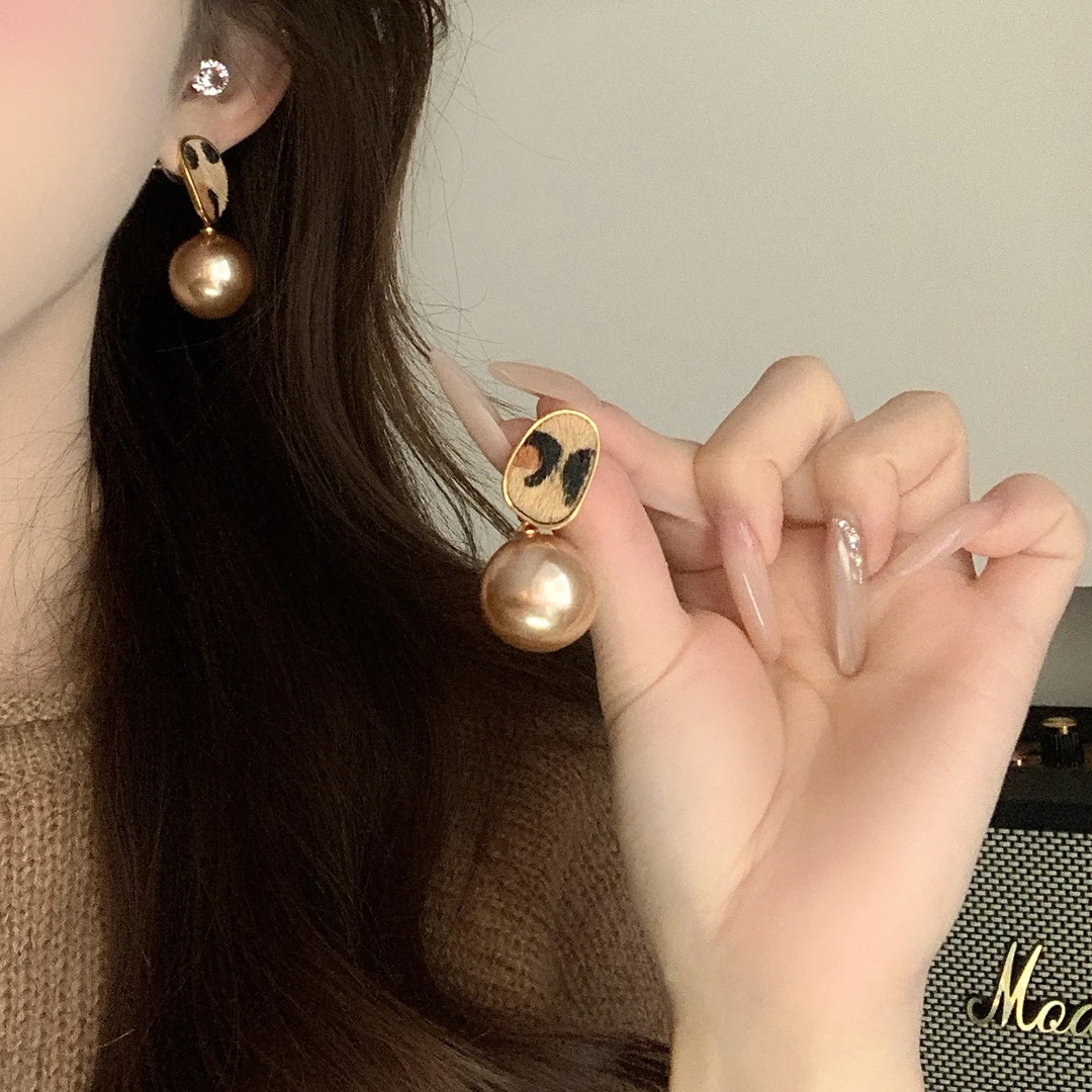 铜合金仿珍珠耳饰 复古法式豹纹气质耳环精致个性时髦高级感耳饰