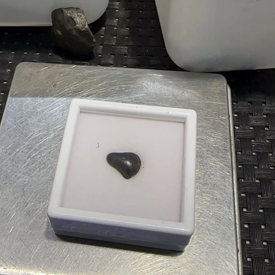 九***尽花岗石铁合金俄罗斯阿林