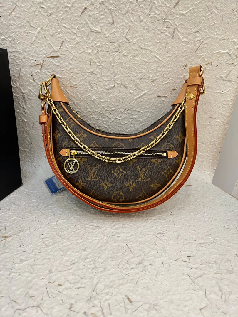 99新 LouisVuitton/路易威登 Lv loop月亮包豌豆包月牙包芯片~