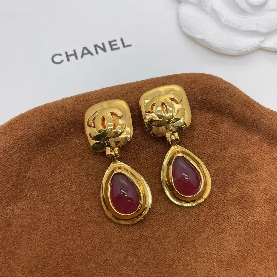 95新 Chanel/香奈儿 香奈儿粉色琉璃扫肩耳夹/x05854