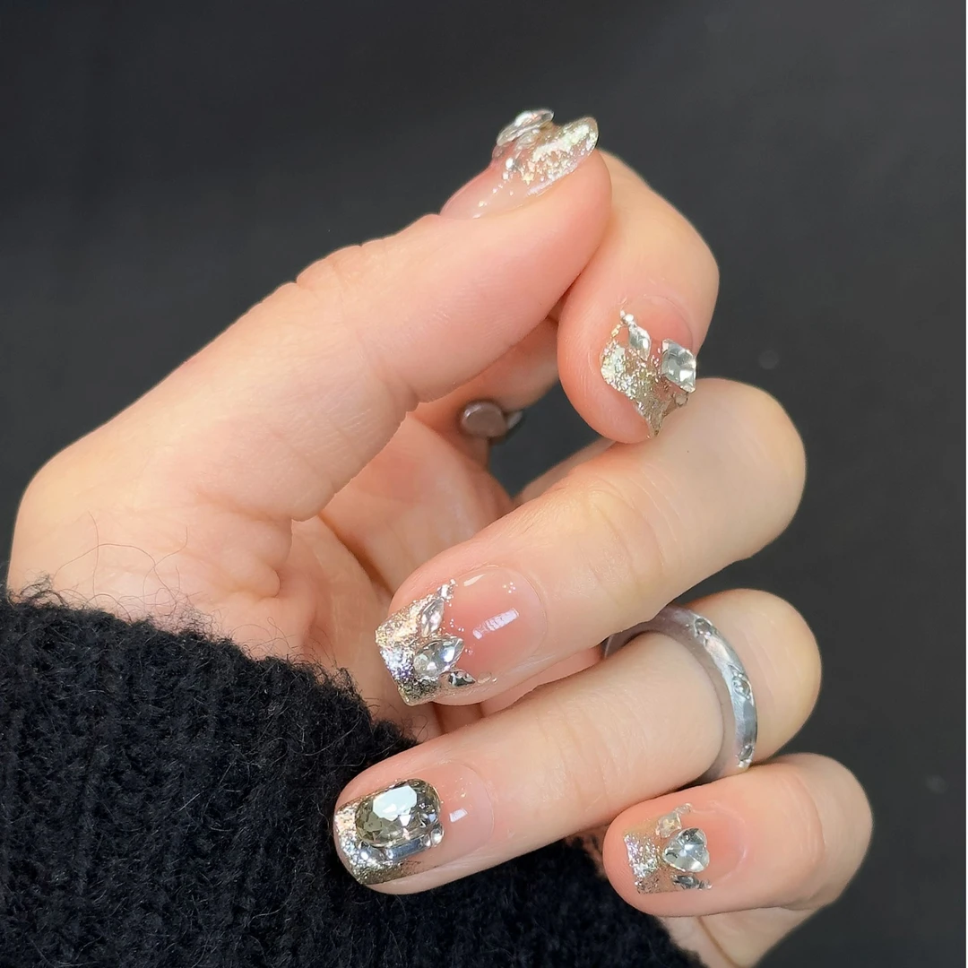 『美甲手工』钻闪法式晕染款新年节日氛围创意款式推荐新款穿戴甲