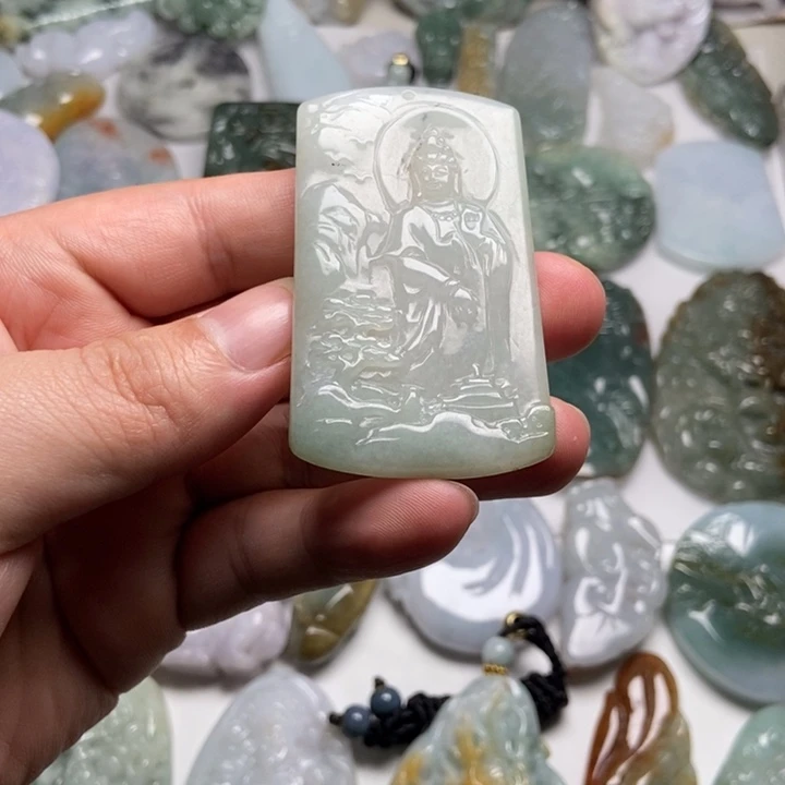 翡翠未镶嵌颈饰山水观音74