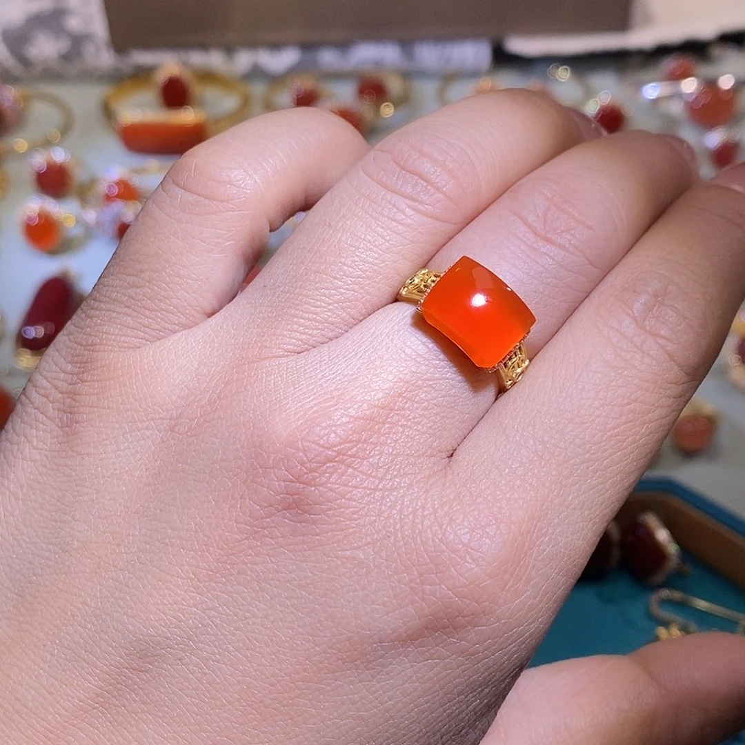 南红玛瑙18K金镶嵌戒指