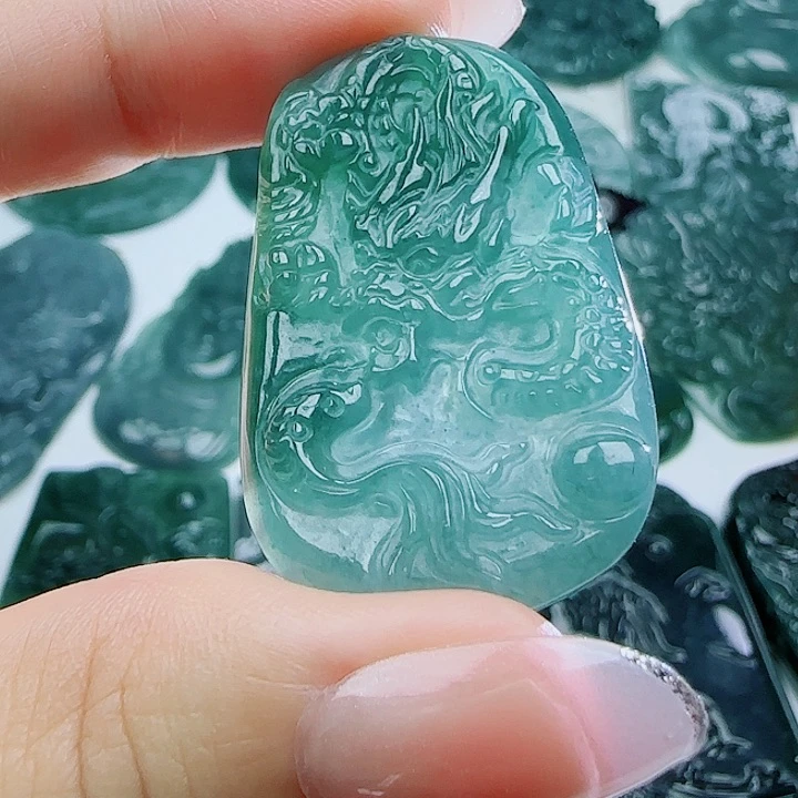 翡翠未镶嵌颈饰多样性发货天然的A货翡翠