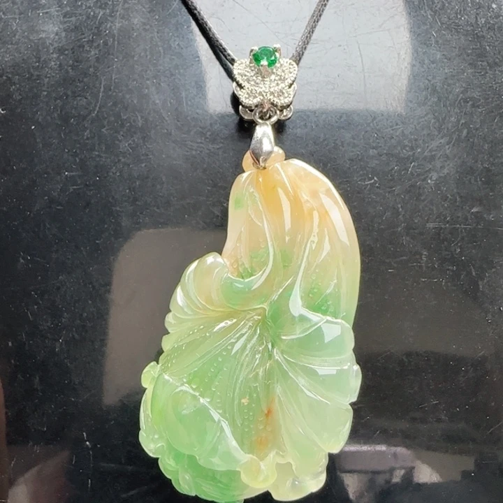 石英质玉（非洲翠）未镶嵌颈饰