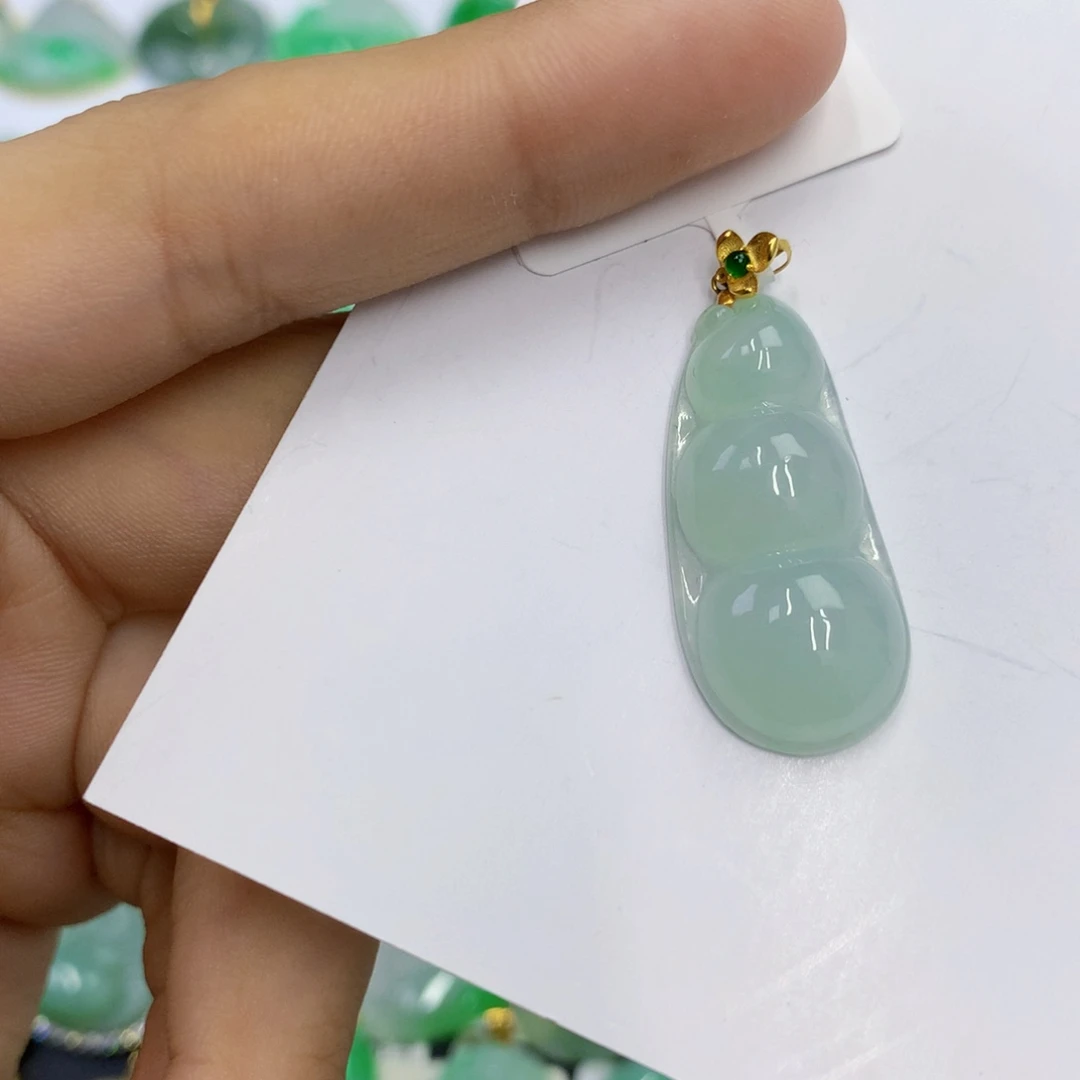 翡翠18K金镶嵌颈饰翡翠