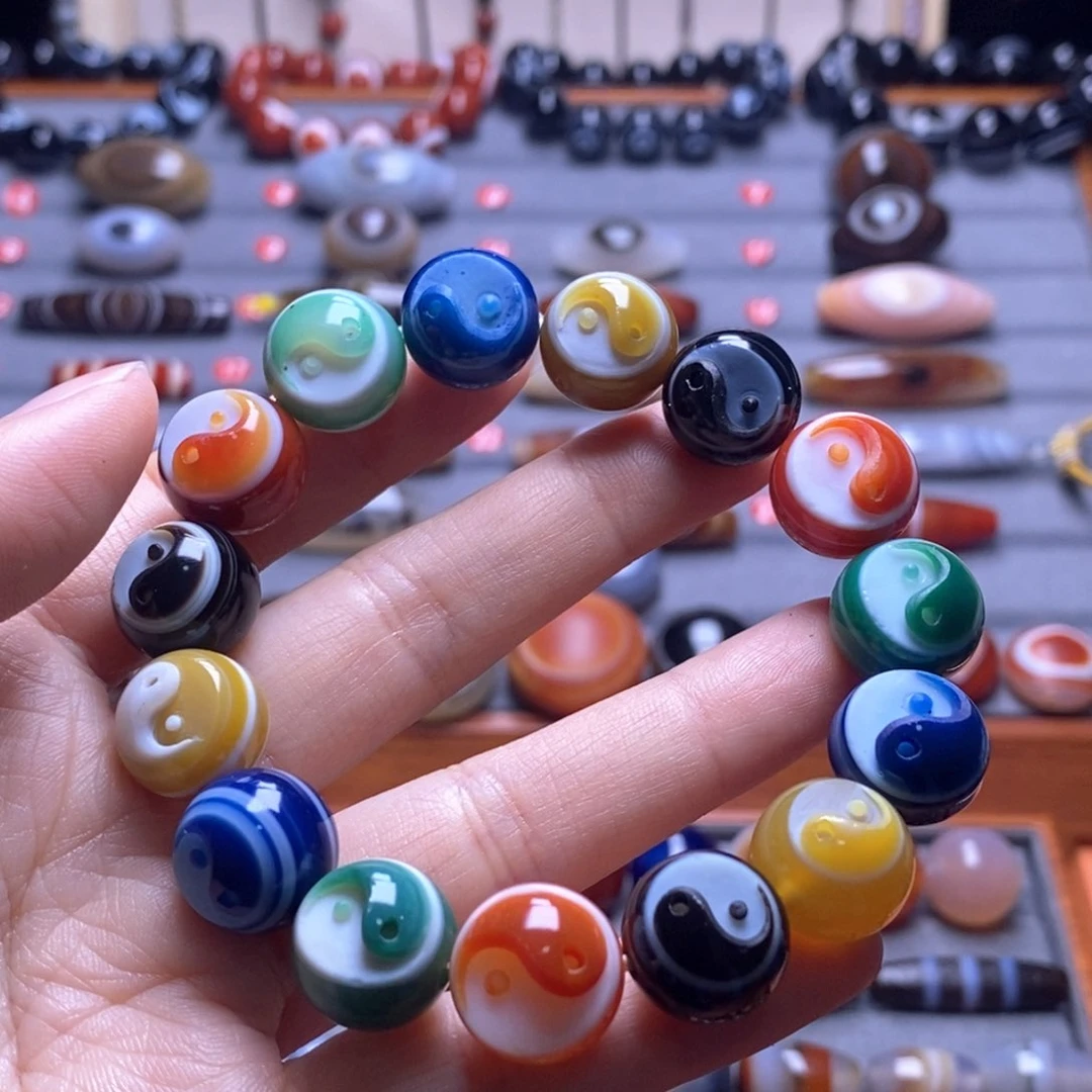 玛瑙/玉髓颈饰未镶嵌革**志