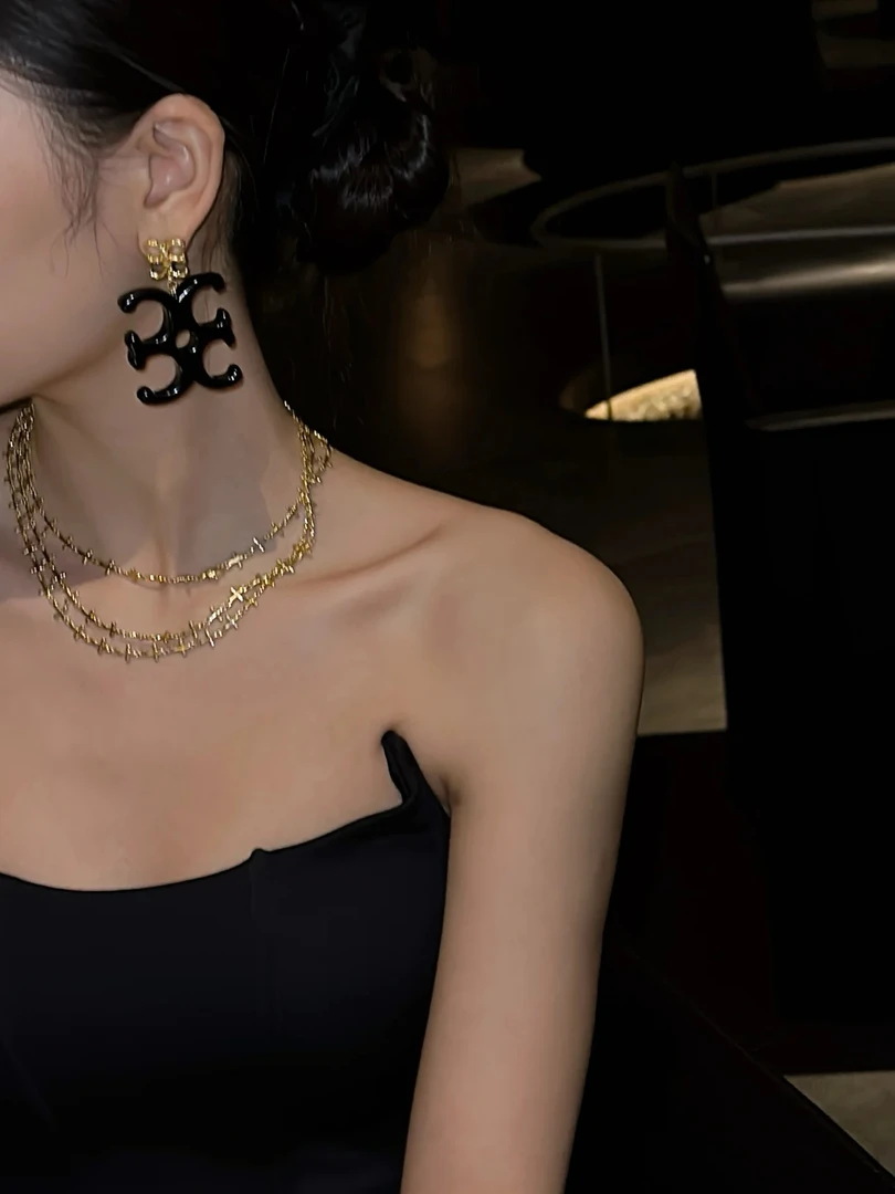 铜合金树脂耳饰 夸张气质圆心耳环双c同款大logo树脂耳坠银针耳饰