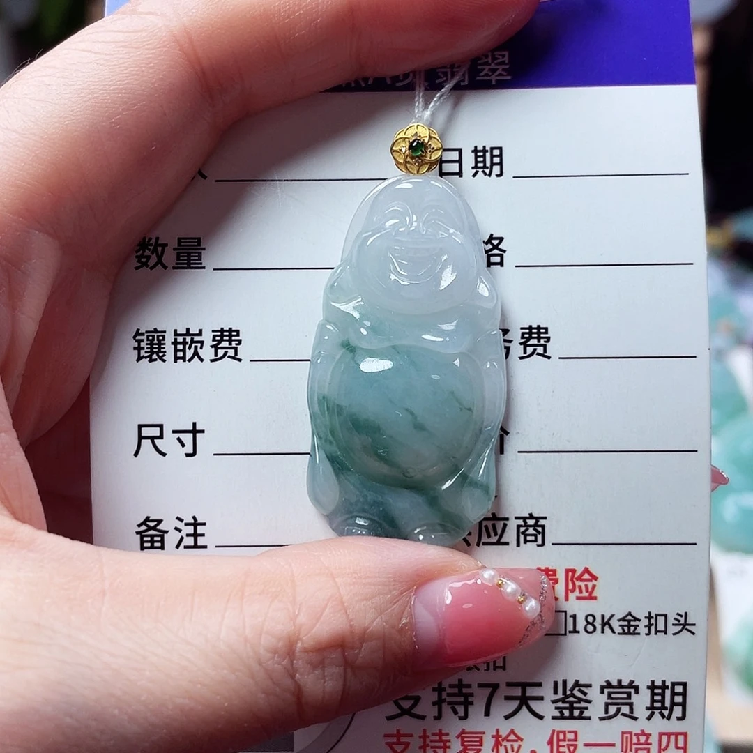 盛***媛翡翠18K金镶嵌颈饰站佛