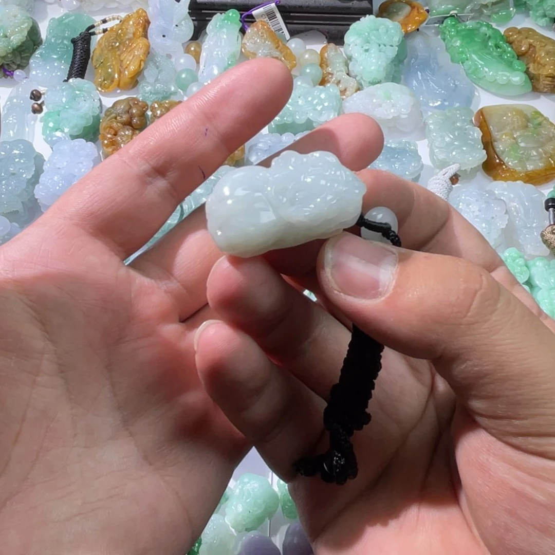 翡翠颈饰未镶嵌天然
