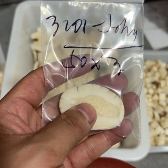 未镶嵌琥珀裸石3****n特价处理