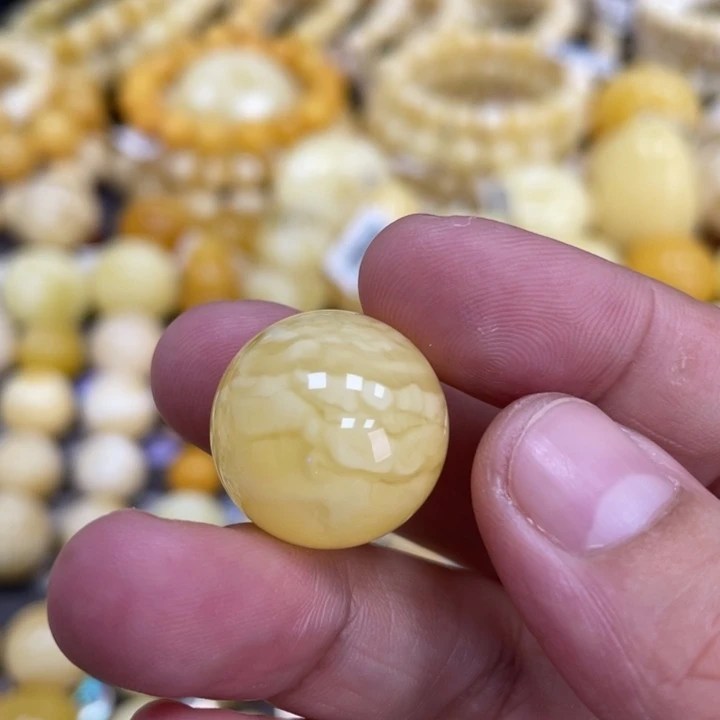 蜜蜡未镶嵌裸石19mm瑕疵妖花